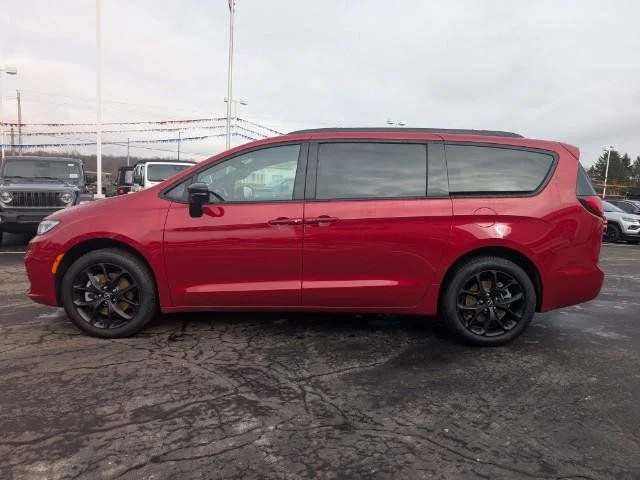 New 2026 Red Hot Pearl-Coat Exterior Paint Chrysler Limited image 5