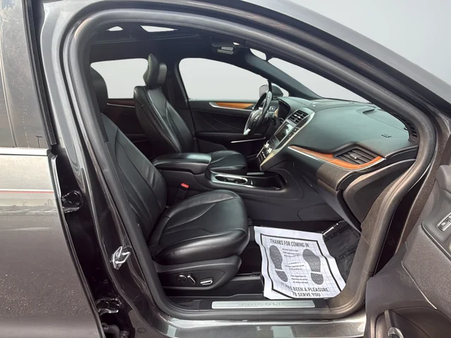 Used 2019 Gray Lincoln Reserve image 26