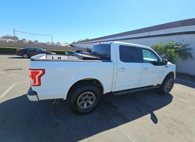 Used 2017 White Ford XLT image 4