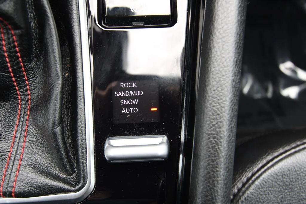 Used 2025 Black Jeep Trailhawk image 27