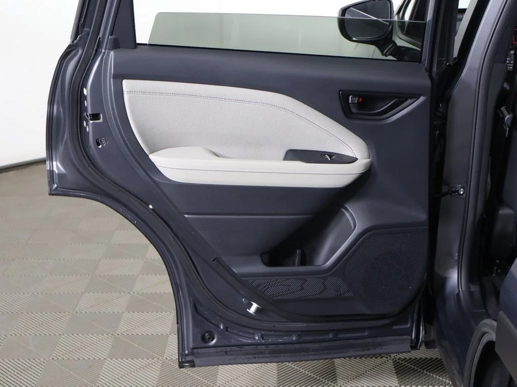 Used 2025 Gray Metallic Subaru Premium image 26