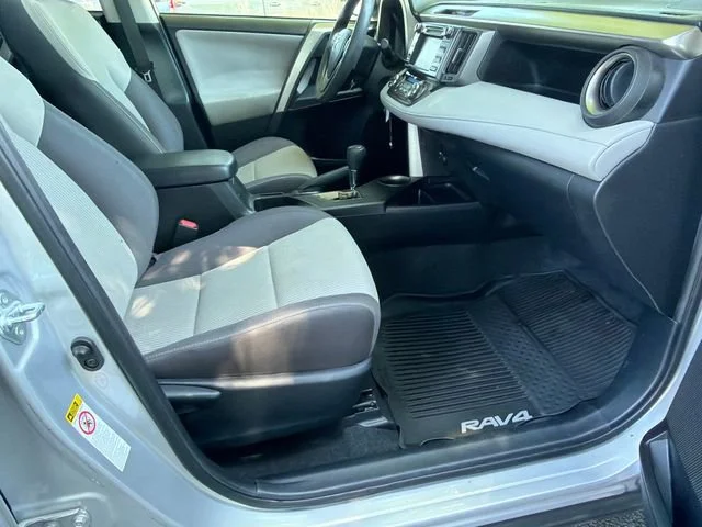 Used 2015 Silver Toyota XLE image 13