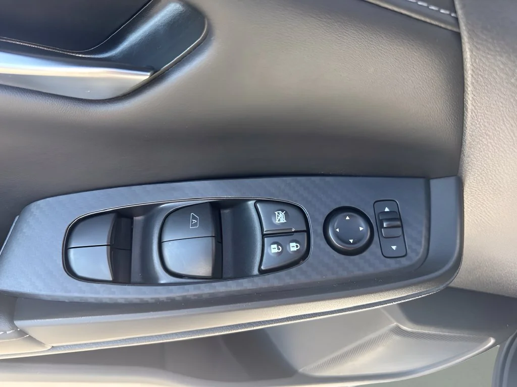 Used 2021 White Nissan S image 23