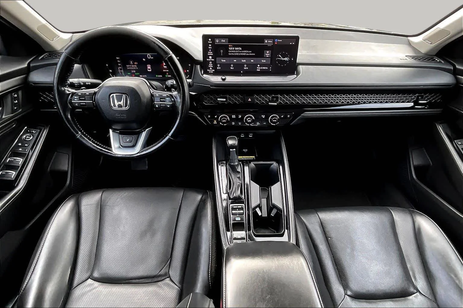 Used 2025 Meteorite Gray Metallic Honda Touring image 15