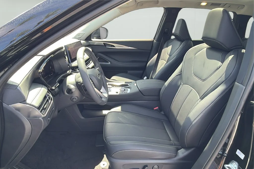 New 2027 MINERAL BLACK INFINITI Luxe FWD image 18