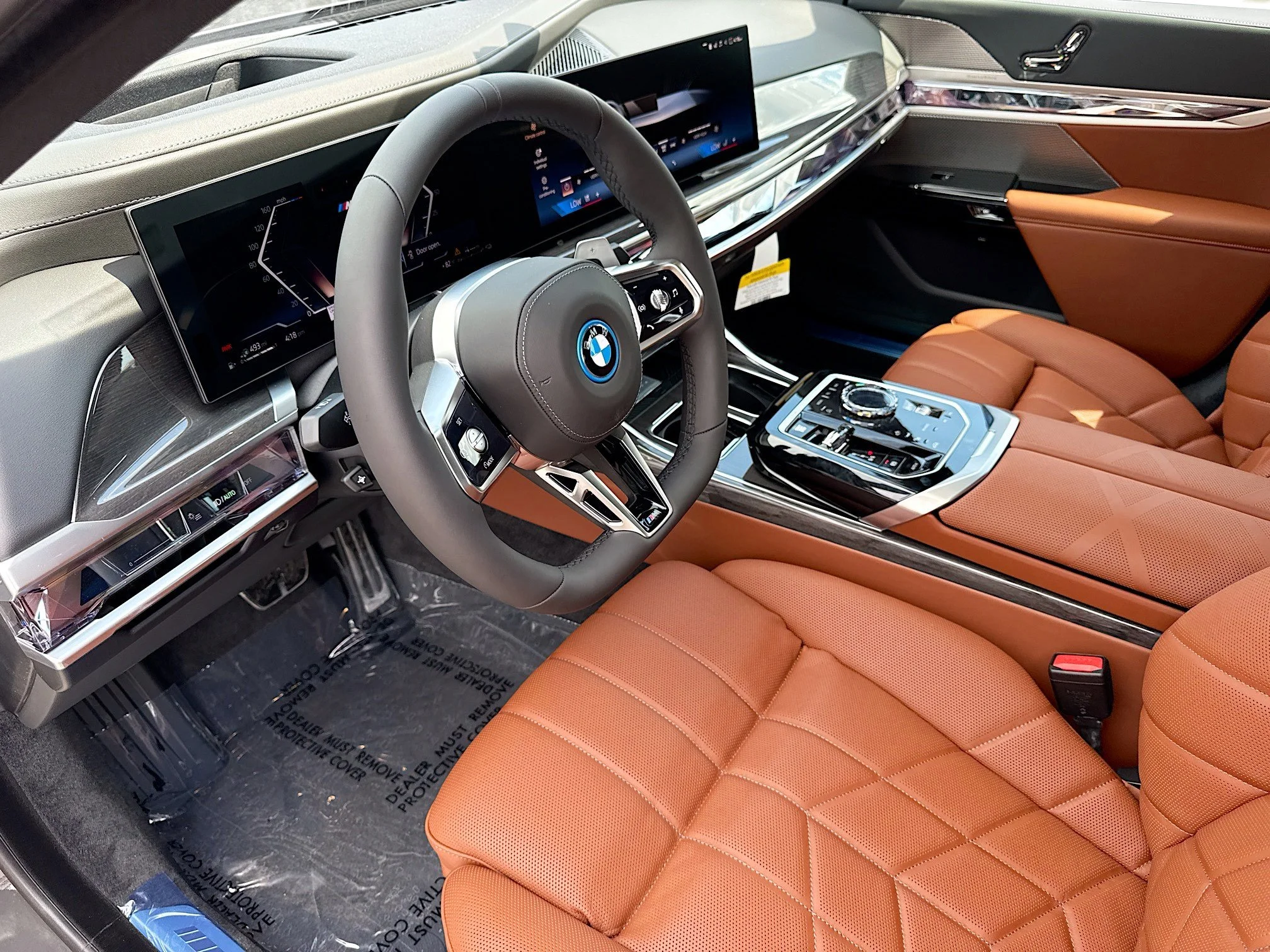 New 2026 Dravit Grey Metallic BMW 750e xDrive image 25