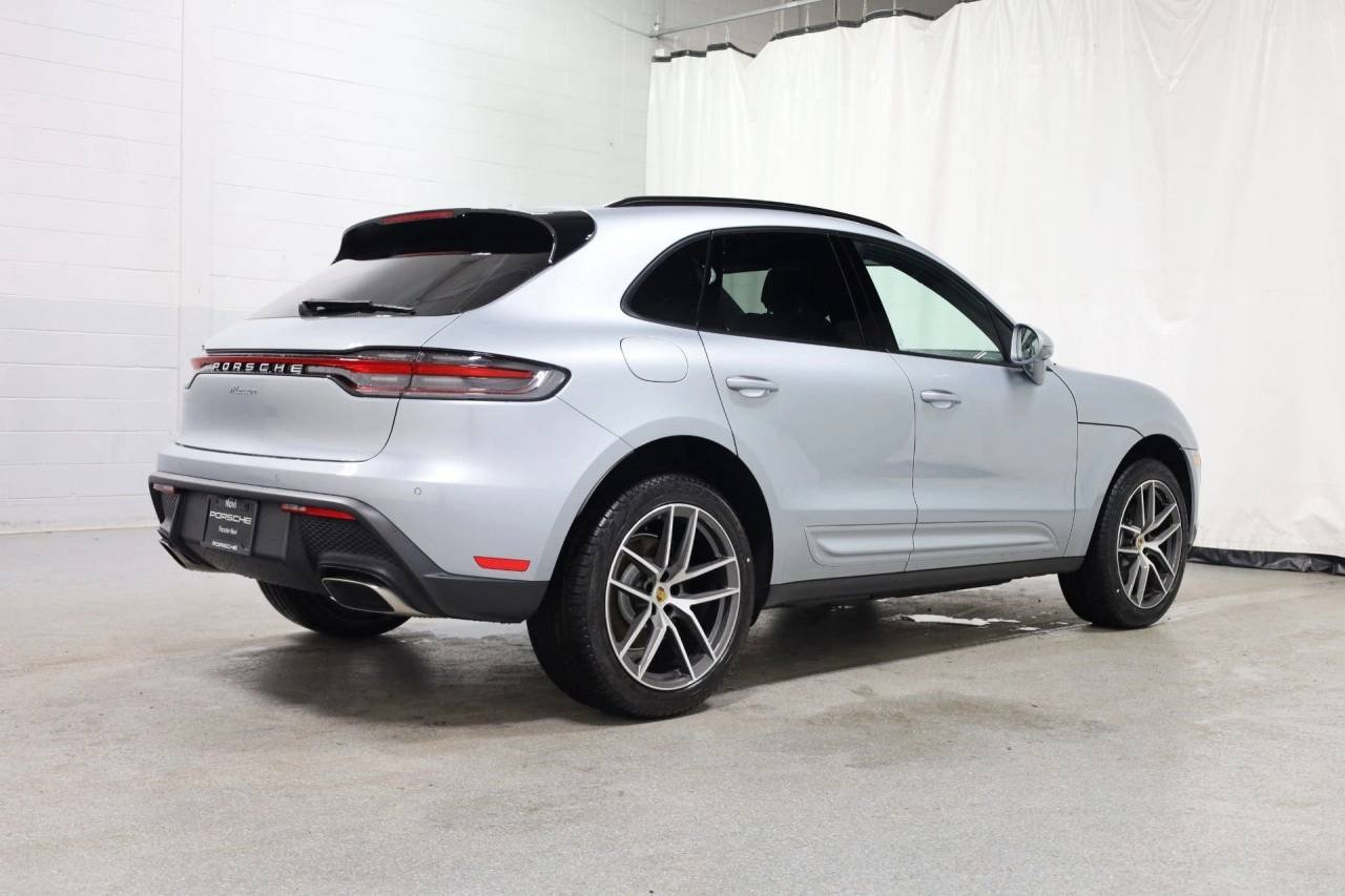 2026 Porsche Macan T - Photo 9