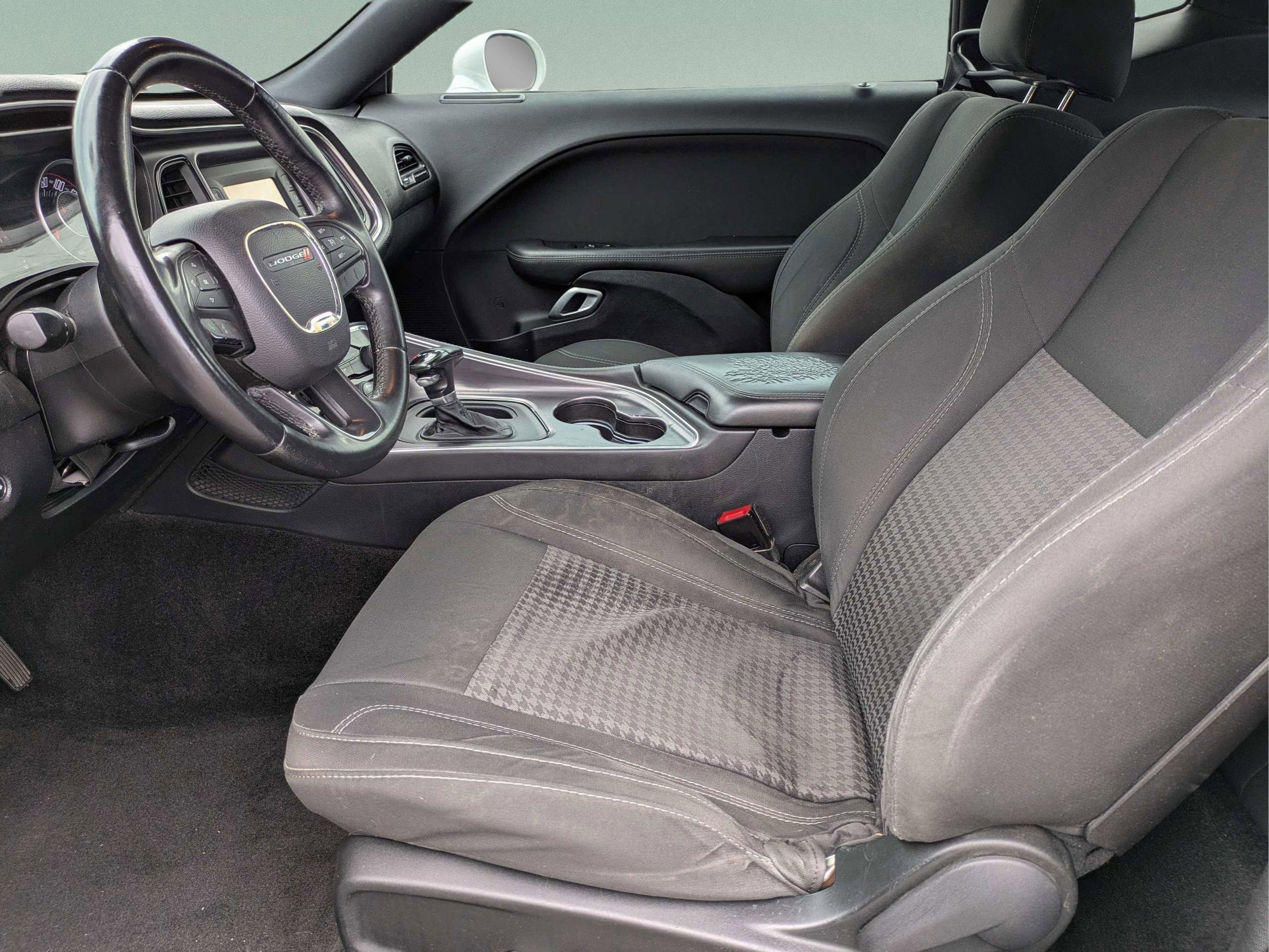 Used 2015 Bright White Clearcoat Dodge SXT image 18