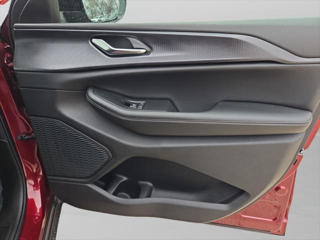 New 2025 Velvet Red Pearl-Coat Exterior Paint Jeep Altitude X image 39