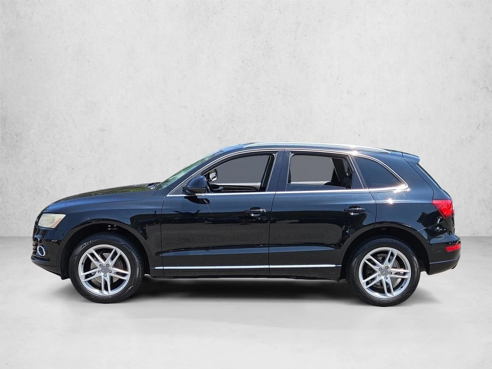 Used 2013 Brilliant Black Audi Premium Plus image 6