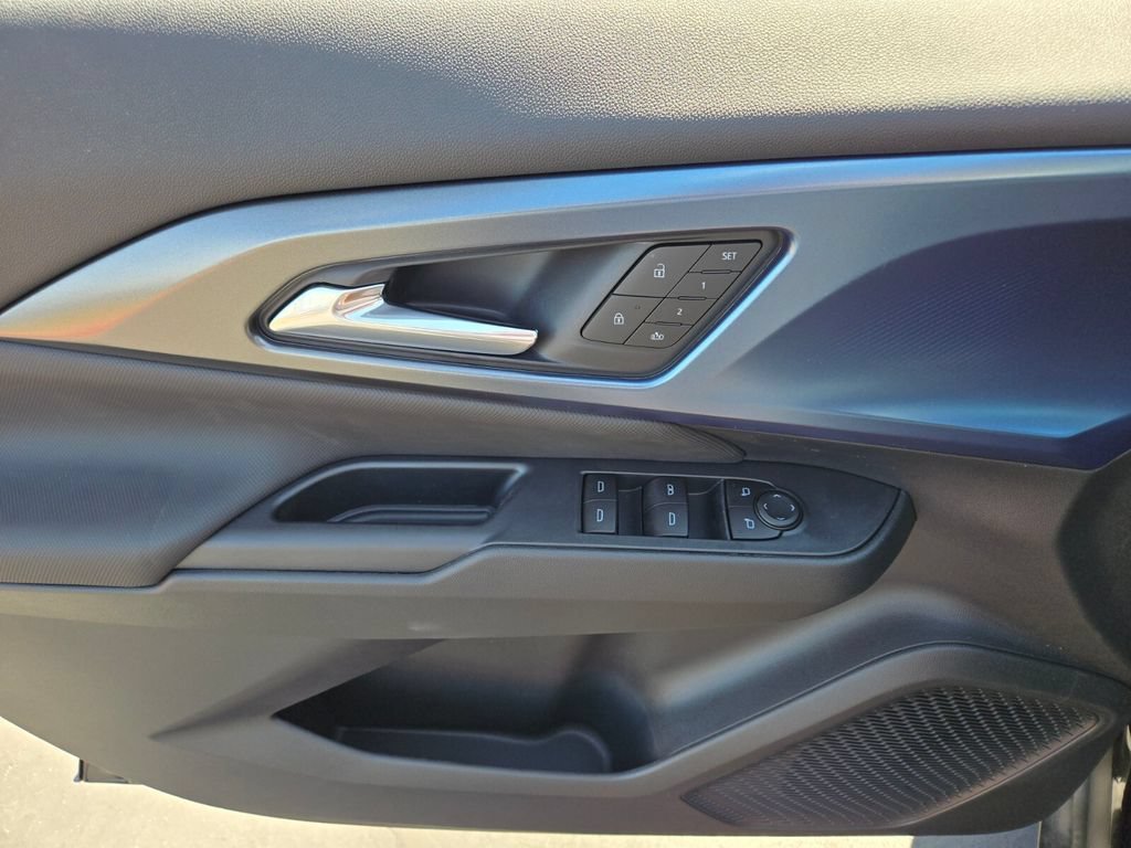 2026 Chevrolet Equinox EV 2LT - Photo 9