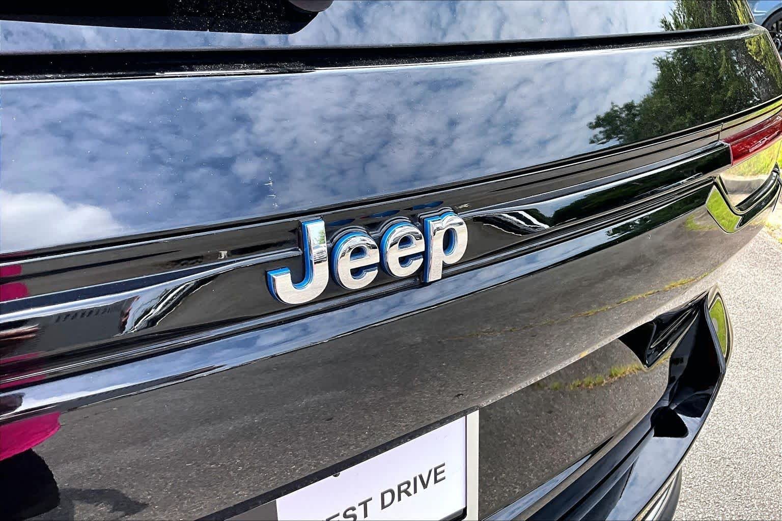 Used 2022 Diamond Black Crystal Pearlcoat Jeep  image 31