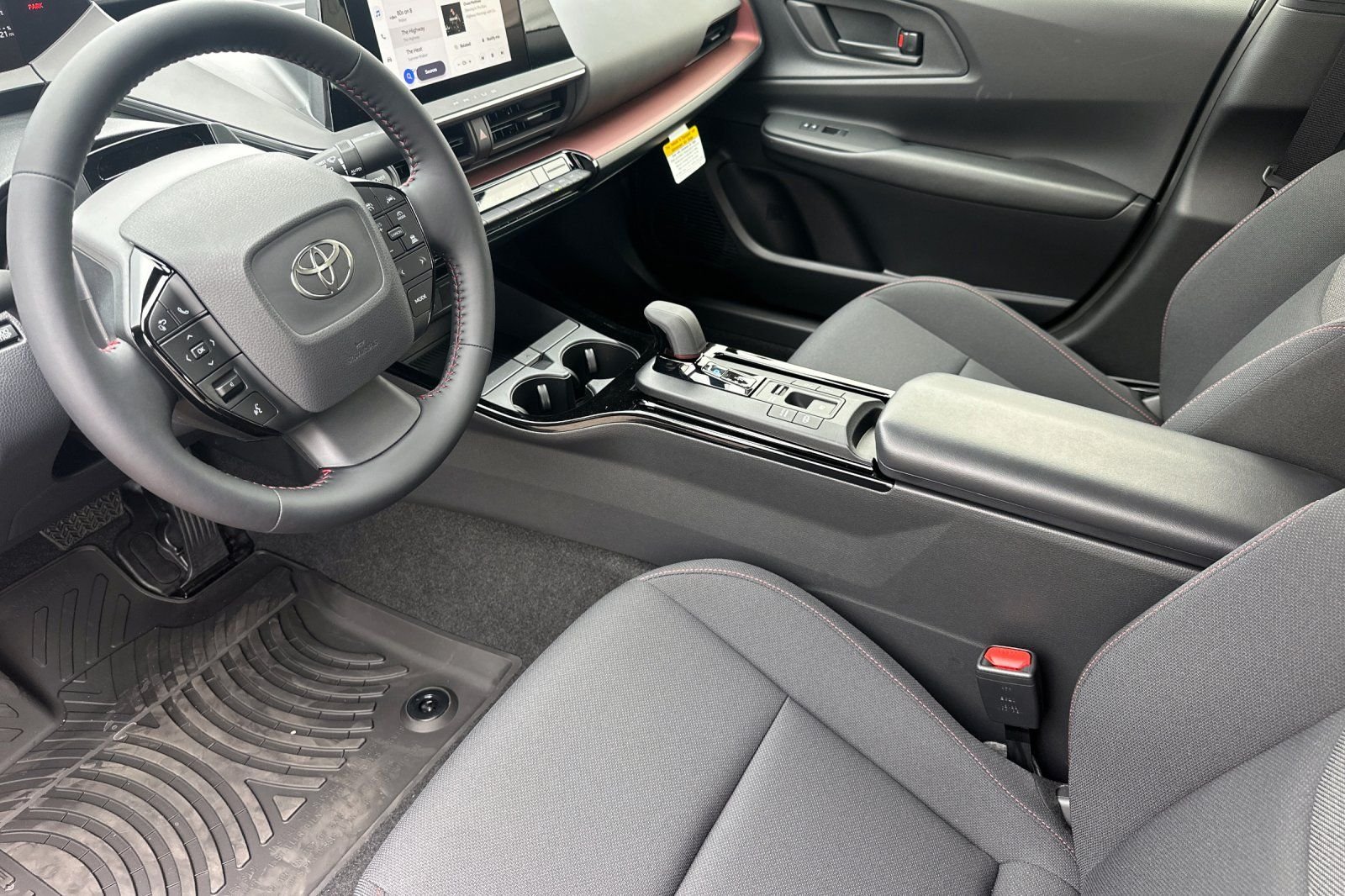 2026 Toyota Prius Plug-in Hybrid SE - Photo 10