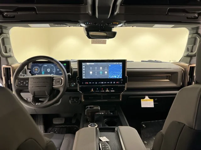 Used 2025 White GMC 2X image 18