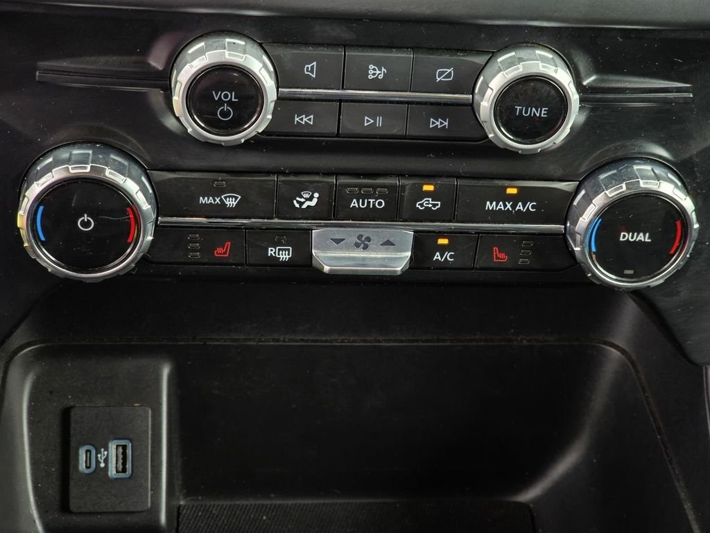 Used 2024 Agate Black Metallic Ford XLT image 23