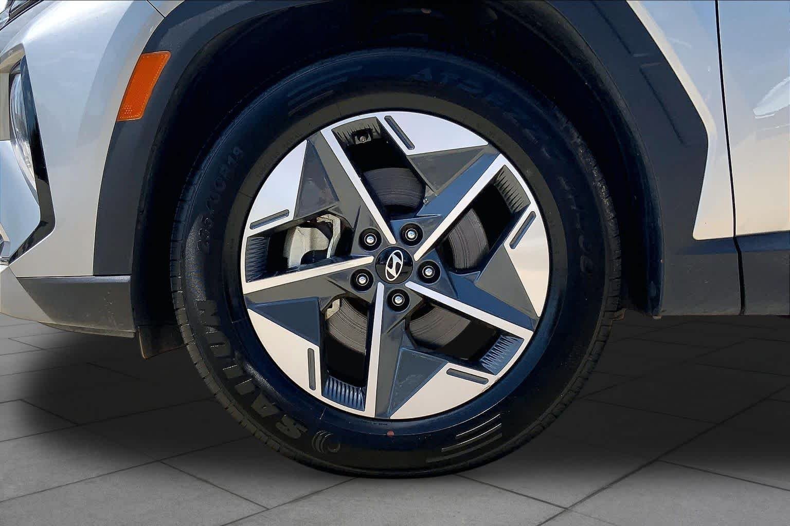 Used 2025 Shimmering Silver Hyundai SEL image 10