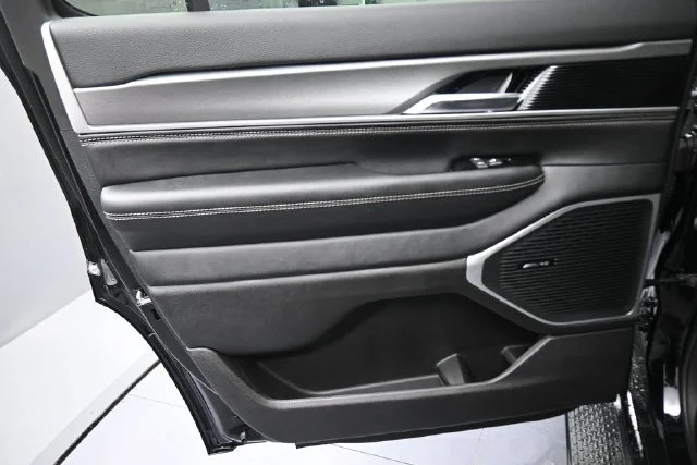 New 2026 High Gloss Black Exterior Paint Jeep  image 27