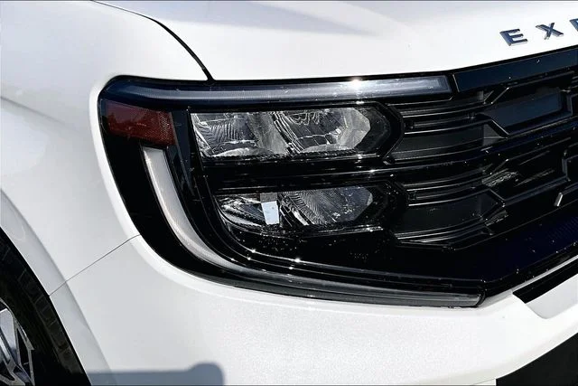 Used 2025 White Metallic Ford Active image 33