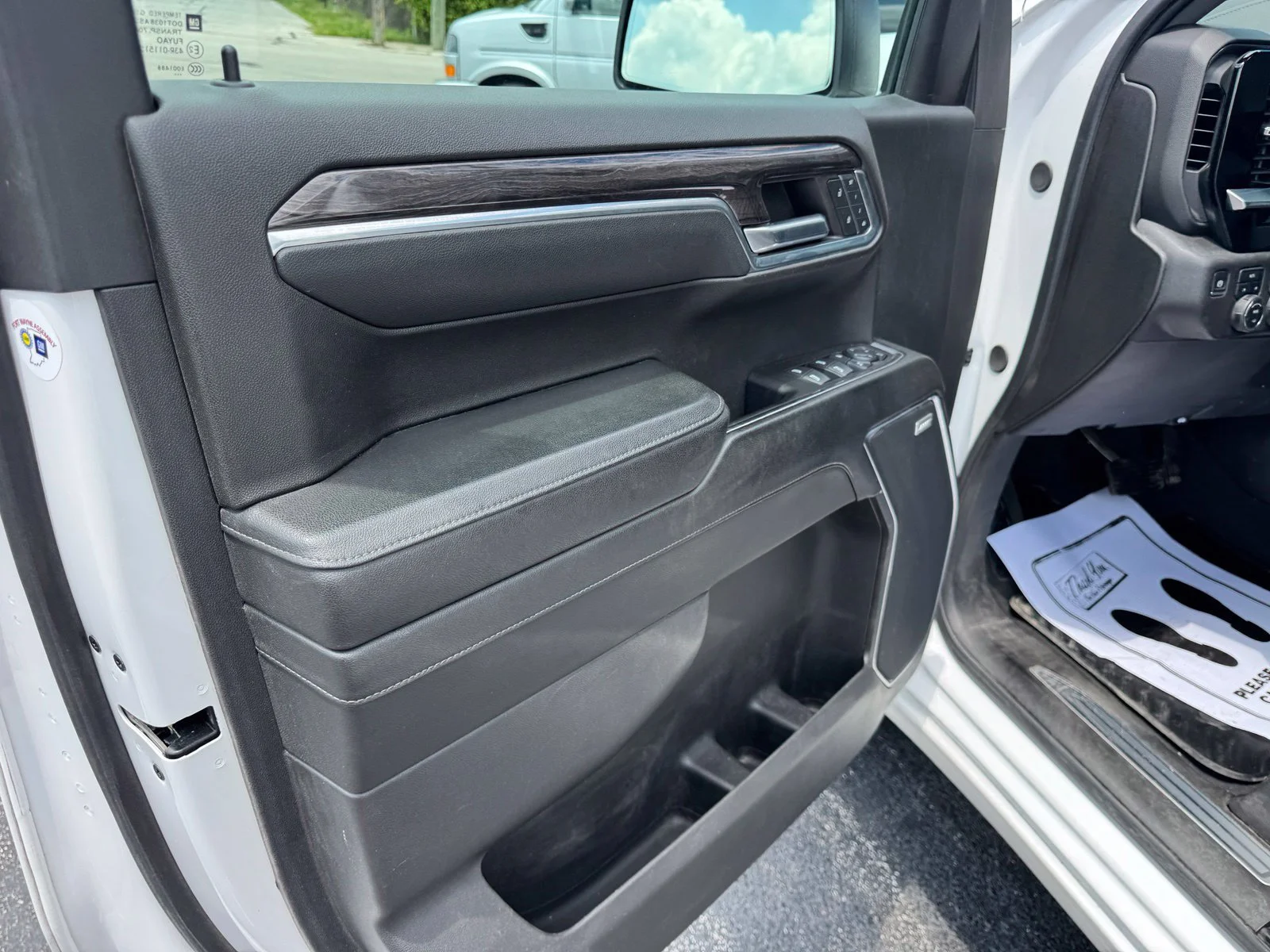 Used 2024 Iridescent Pearl Tricoat Chevrolet LTZ image 9