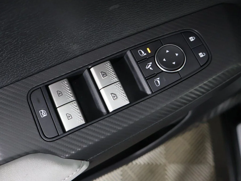 2025 Mitsubishi Outlander SEL Platinum Edition - Photo 43