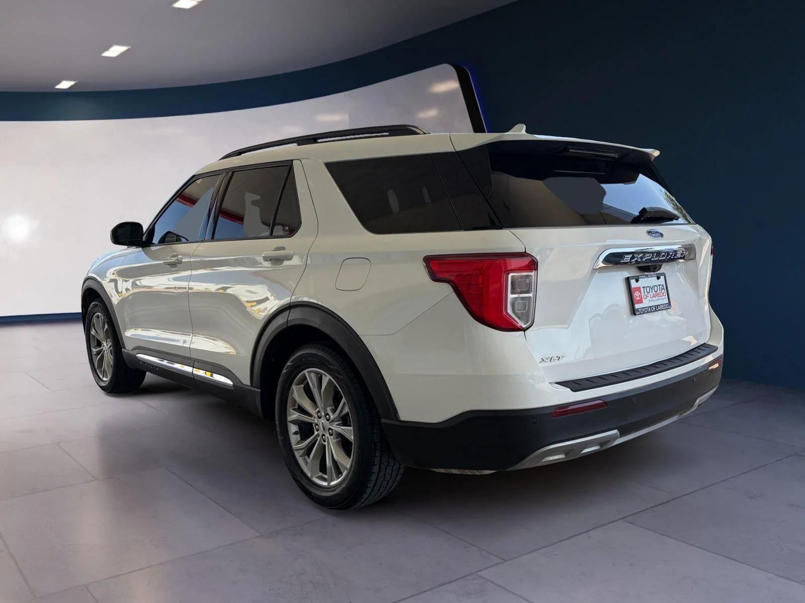 Used 2021 Star White Metallic Tri-Coat Ford XLT image 3