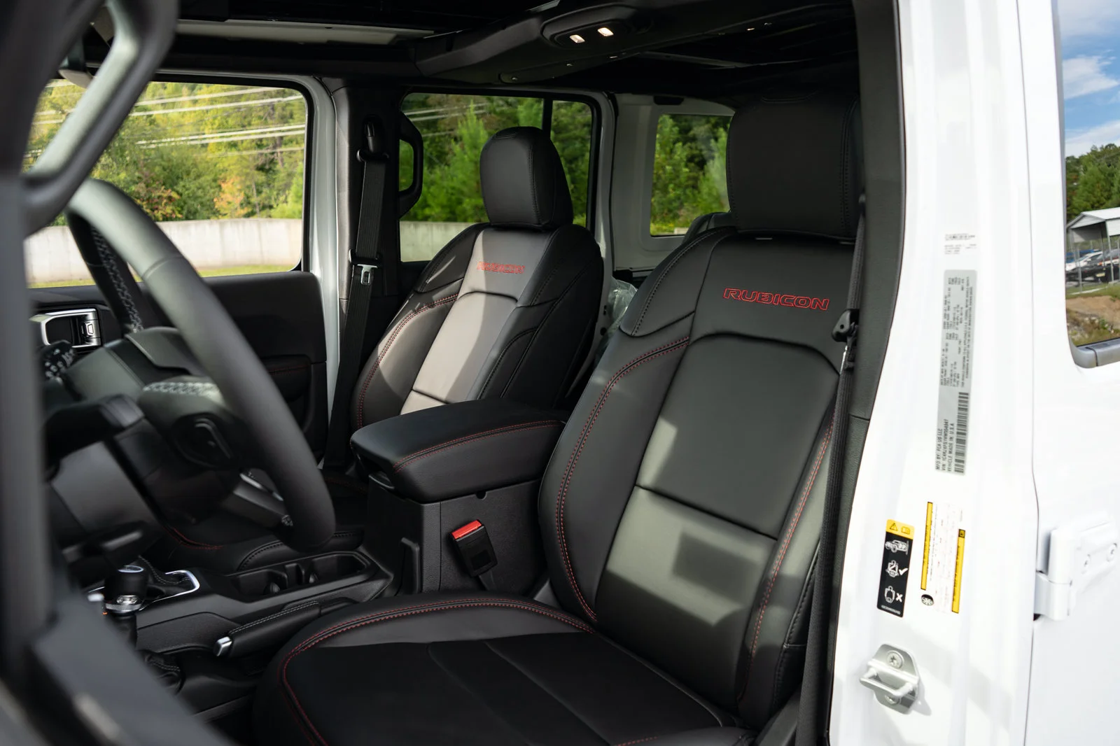 New 2027 Bright White Clear-Coat Paint Jeep Rubicon X image 28