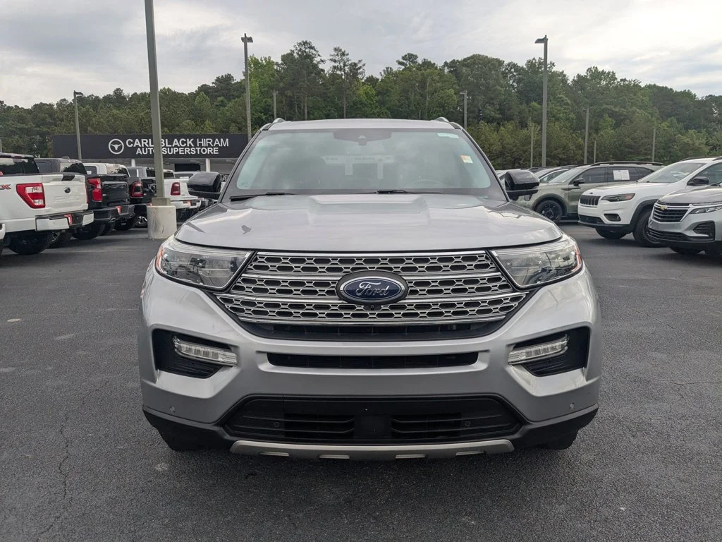 Used 2021  Ford Limited image 2