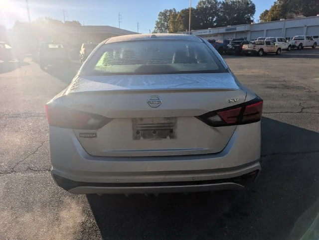 Used 2022 Silver Nissan 2.5 SV image 6