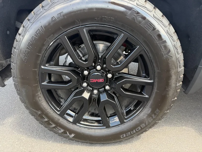 Used 2024 Sterling Metallic GMC Elevation image 38