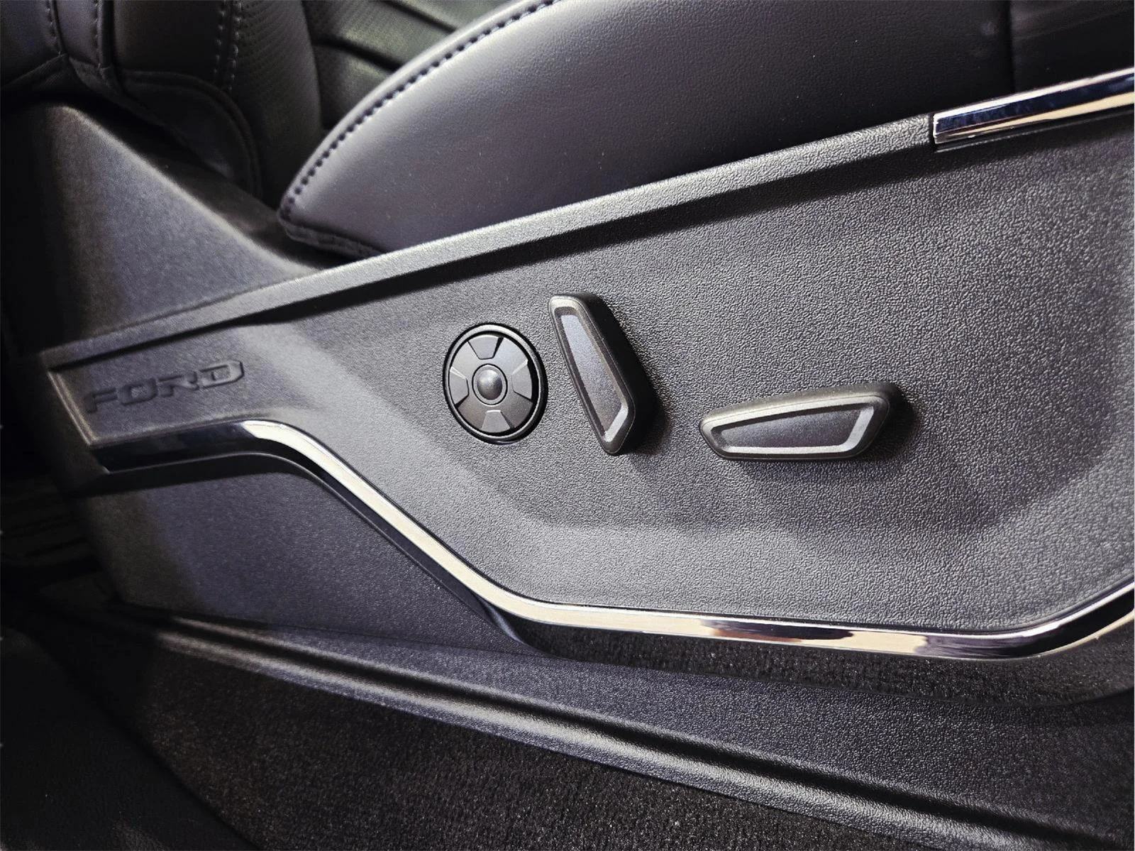 Used 2026 Agate Black Metallic Ford Platinum image 43