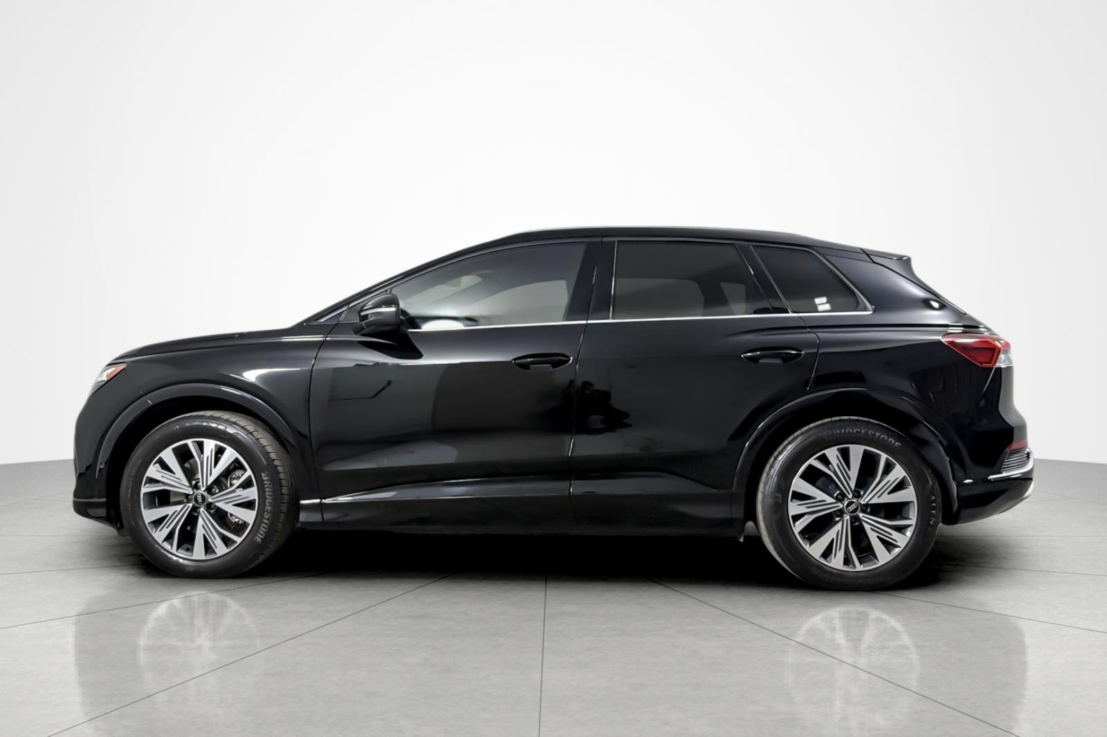 Used 2023 Mythos Black Metallic Audi Premium Plus 40 RWD image 2
