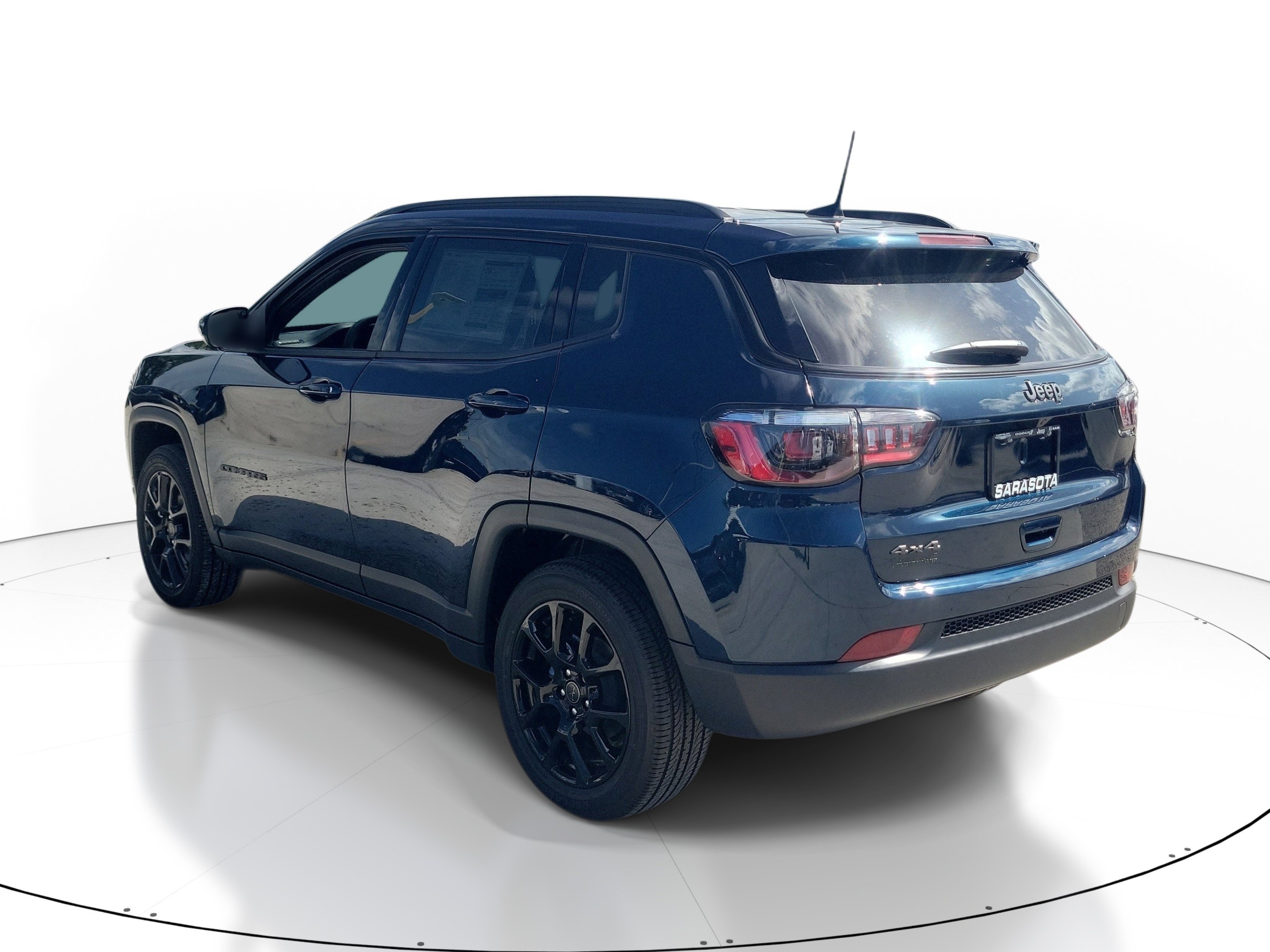 New 2026 Fathom Blue Pearl Coat Jeep Latitude Altitude image 4