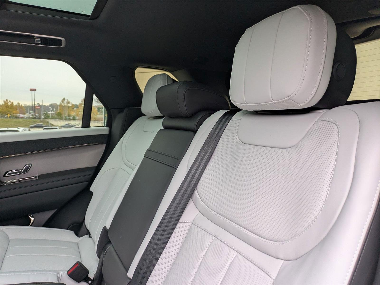 Used 2025 Firenze Red Metallic Land Rover Dynamic SE image 28