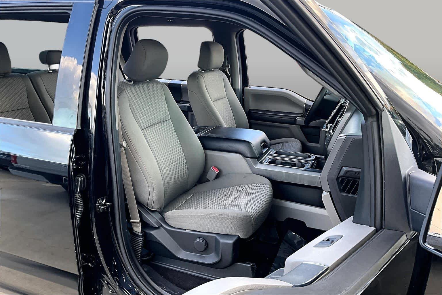 Used 2016 Shadow Black Ford XLT image 9