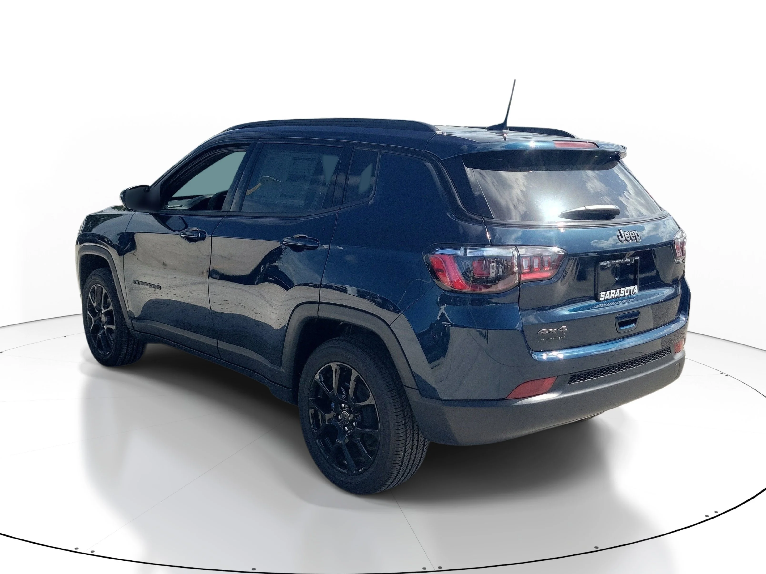 New 2026 Fathom Blue Pearl Coat Jeep Latitude Altitude image 4