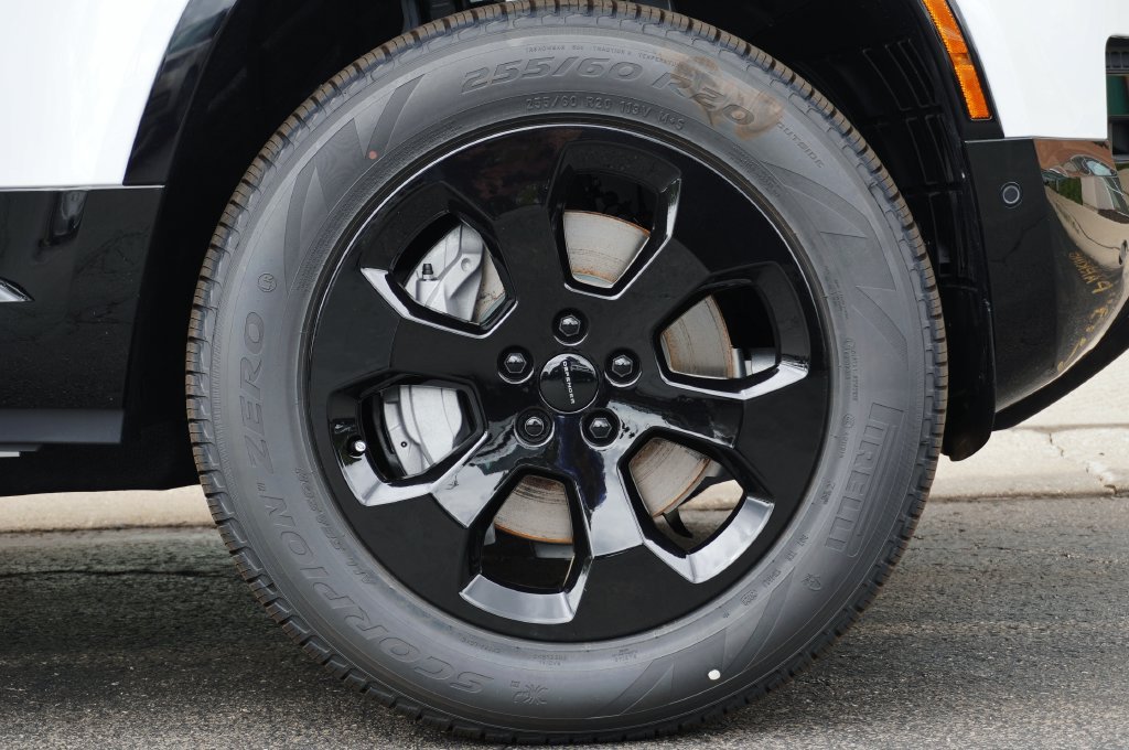 New 2026 Fuji White Land Rover X-Dynamic SE image 8