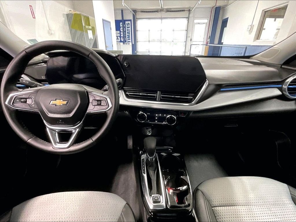 Used 2025 Gray Chevrolet LT image 21