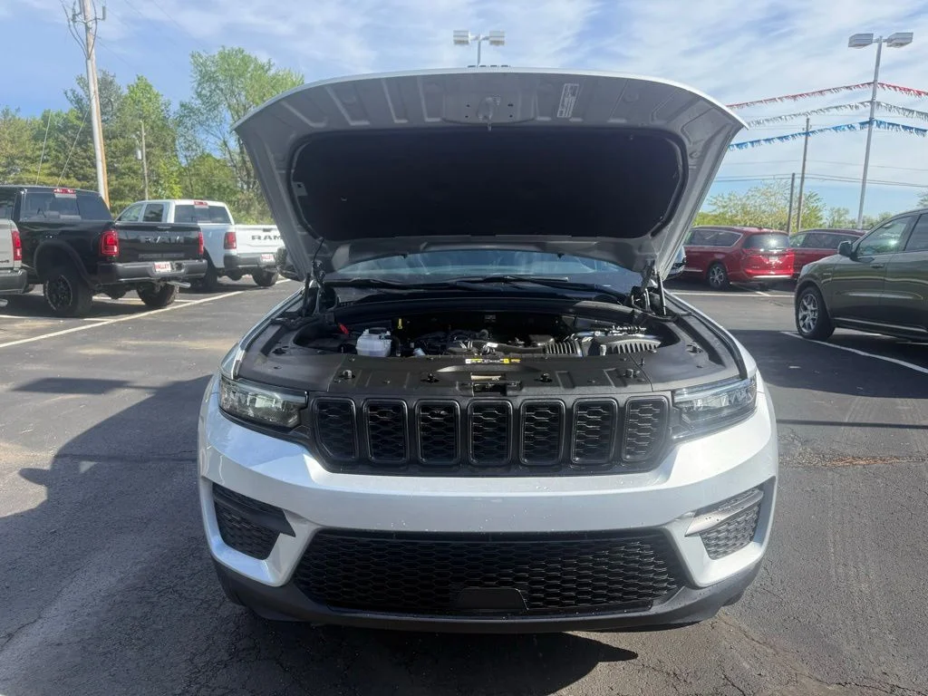 Used 2024 Silver Jeep Altitude X image 53