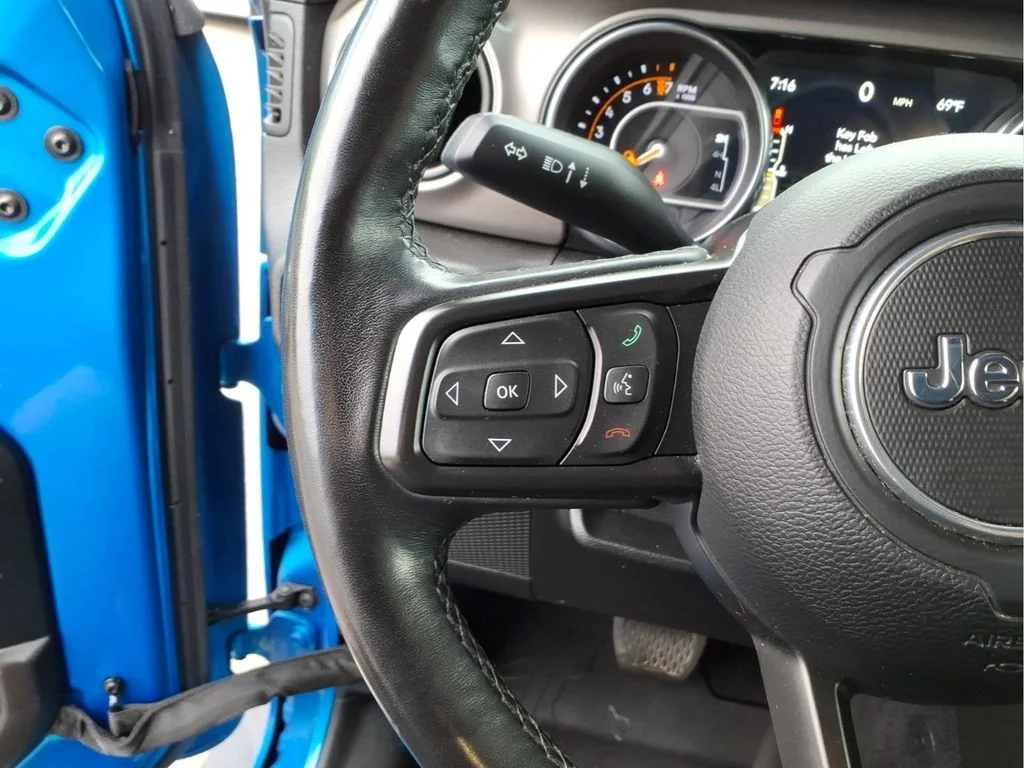 Used 2021 Blue Jeep Sport image 23