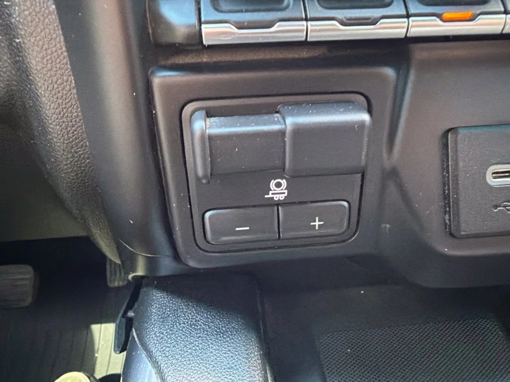 Used 2020 IRIDESCENT PEARL TRICOAT Chevrolet High Country image 24