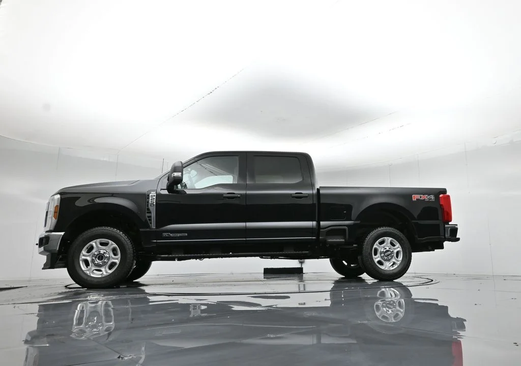 New 2026 Agate Black Metallic Ford XLT image 7