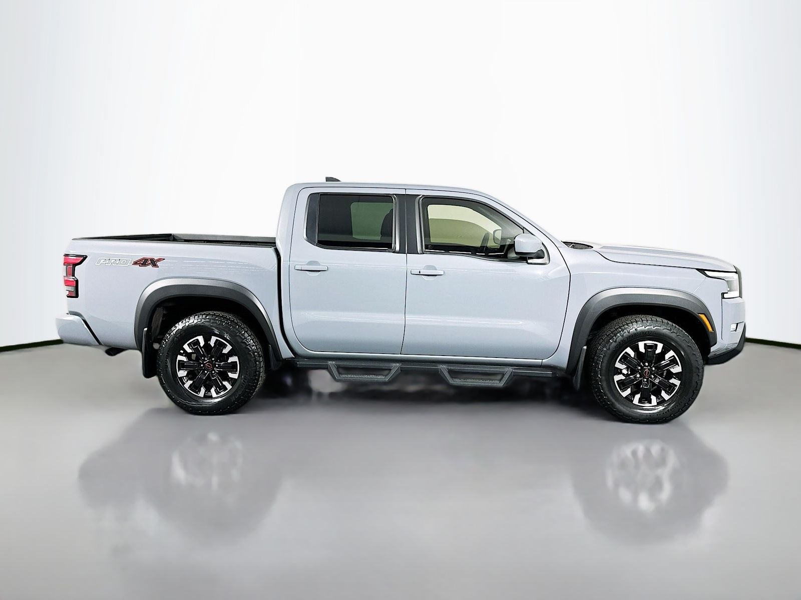 Used 2022 Boulder Gray Pearl Nissan PRO-4X image 8