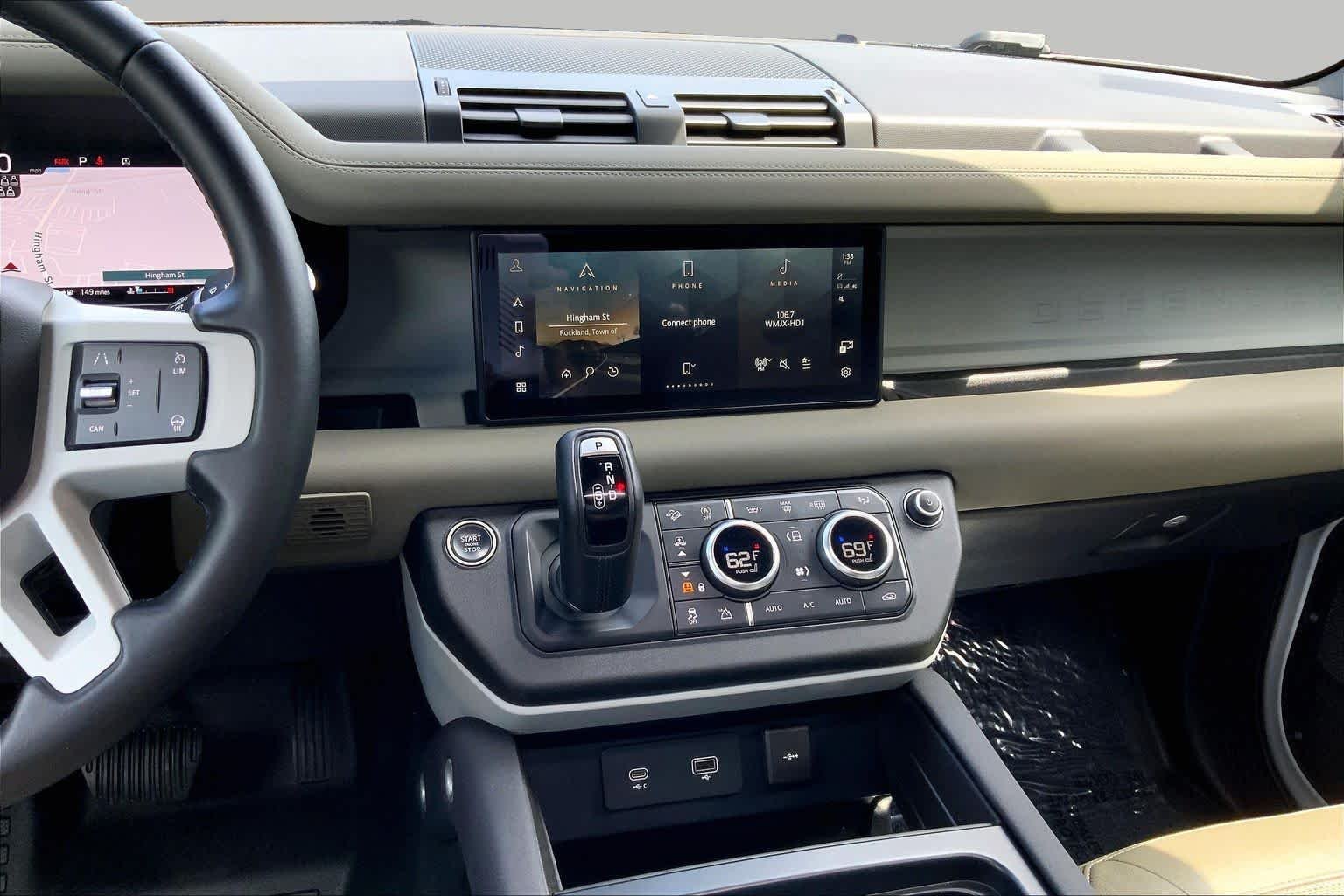 Used 2023 Fuji White Land Rover S image 7