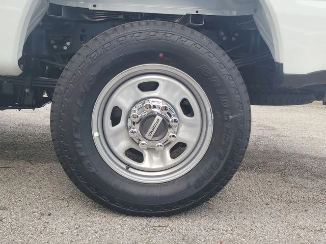 New 2026 Oxford White Ford XL image 8