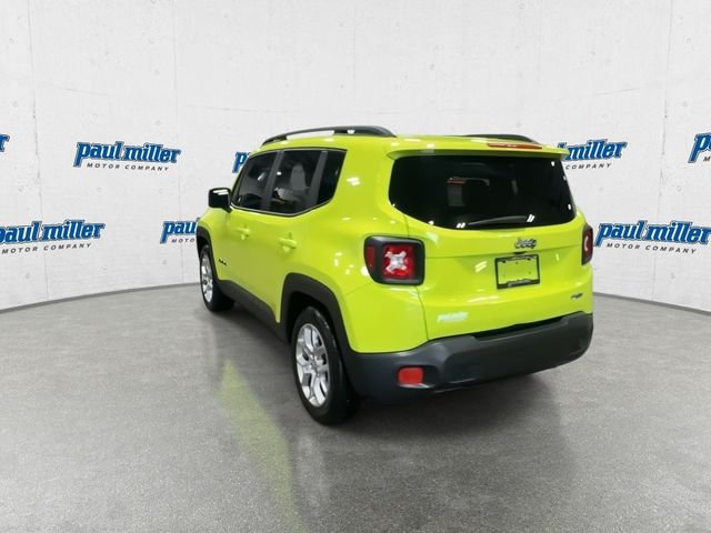 Used 2017 Hypergreen Clearcoat Jeep Latitude image 9