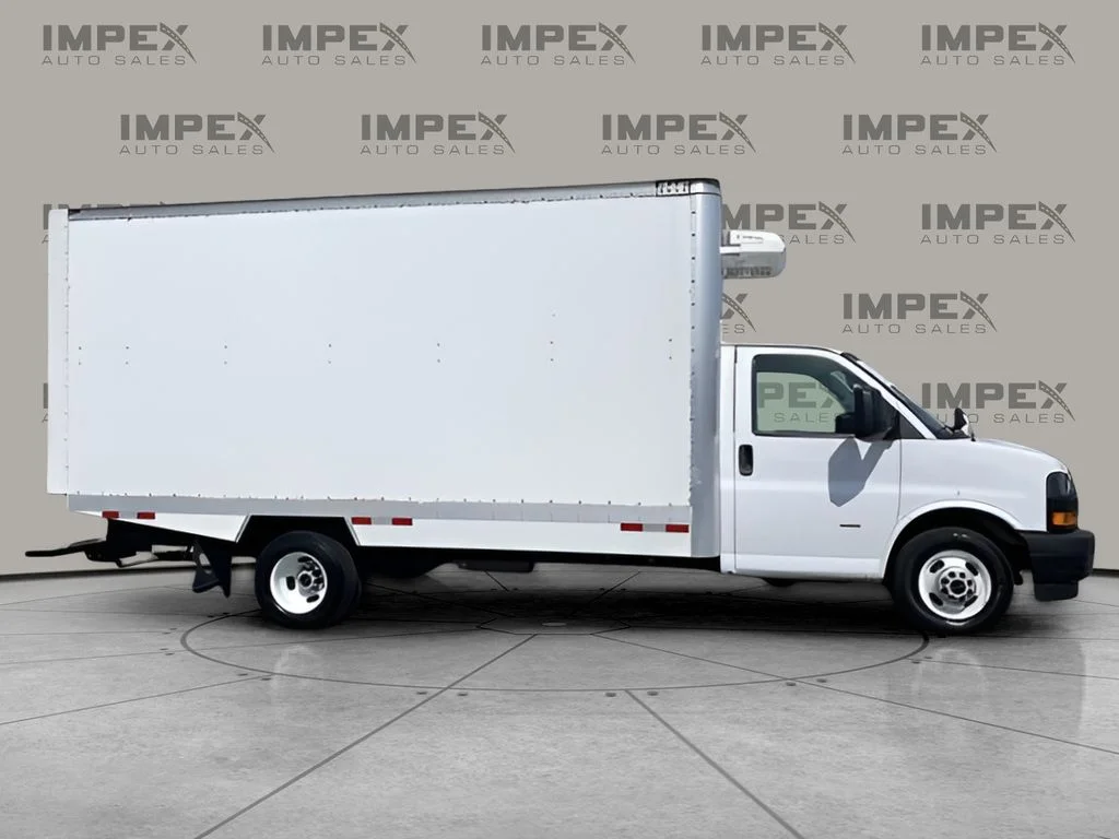 Used 2024 White GMC Work Van image 5