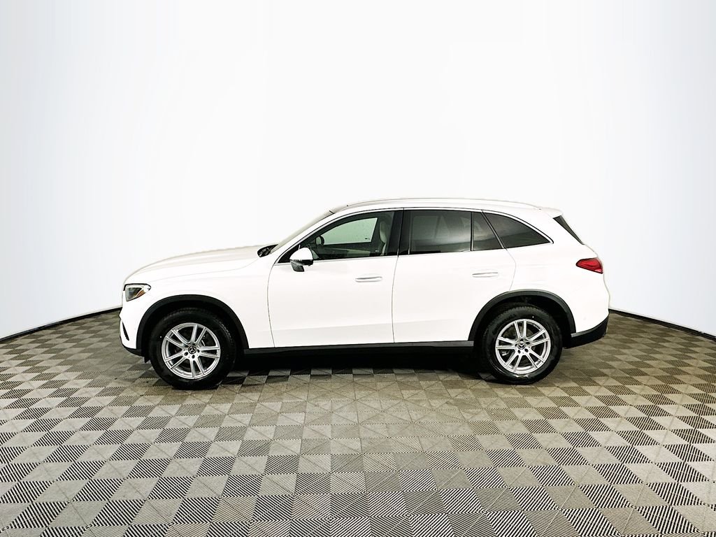 Used 2026 White Mercedes-Benz GLC 300 image 4