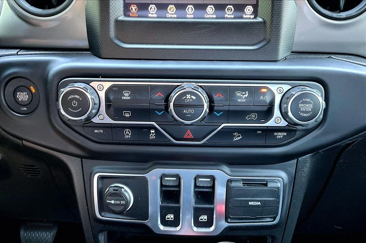Used 2021 Gray Jeep Sport S image 17