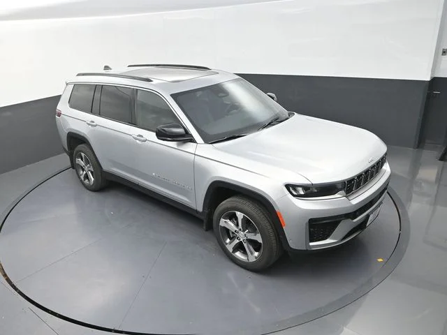 New 2026 Silver Zynith Exterior Paint Jeep Limited image 11