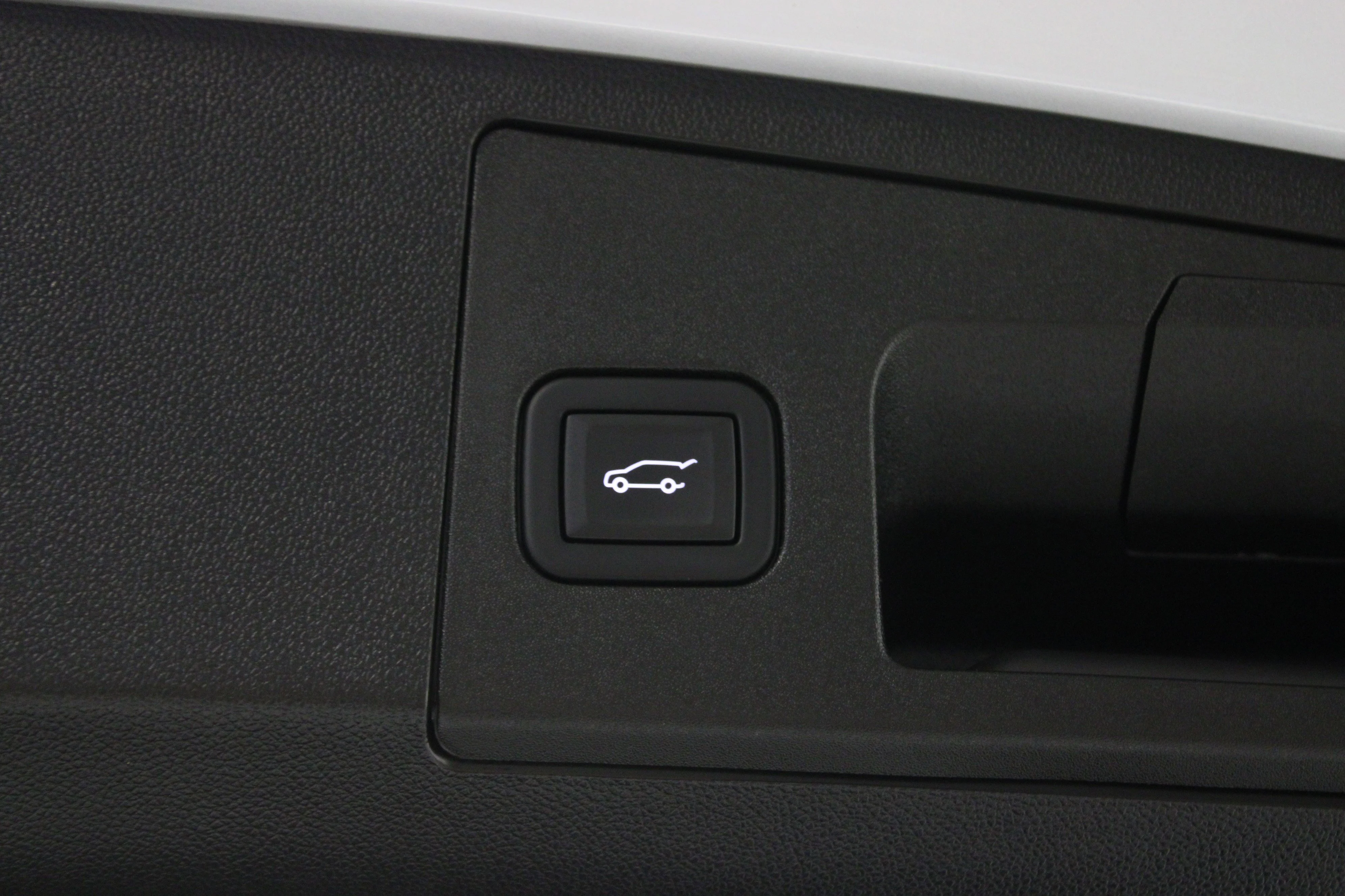 Used 2024 Crystal White Tricoat Cadillac Sport image 15